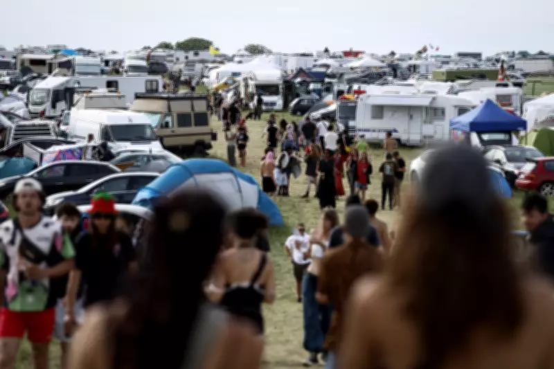 Mais de 20 mil ocupam campo de tiro militar na França para mega-rave ilegal