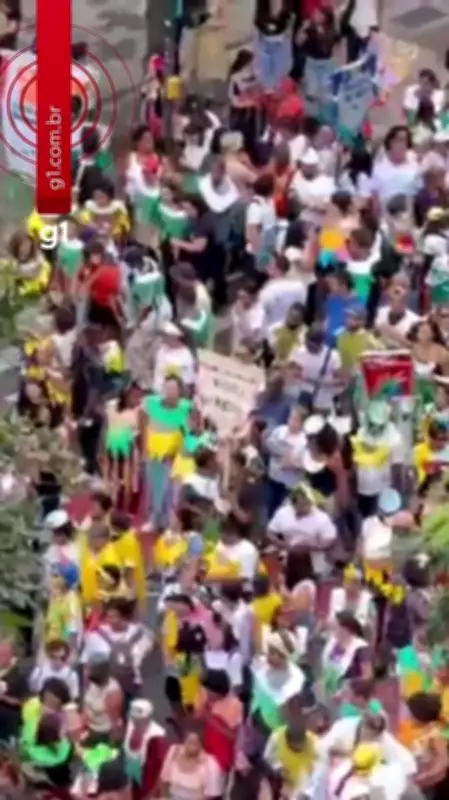 Manifestantes fecham Avenida João Pinheiro em BH por luta antimanicomial