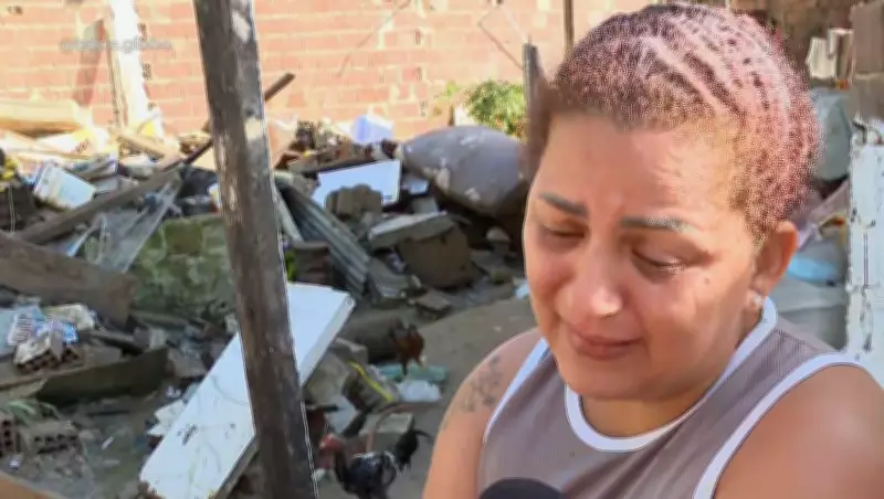 Mãe culpa prefeitura por morte de filha e netos em deslizamento no Recife