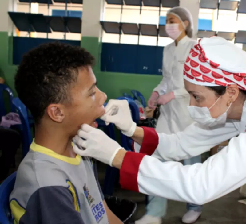Mega Triagem Odontológica Atende Alunos em Montes Claros
