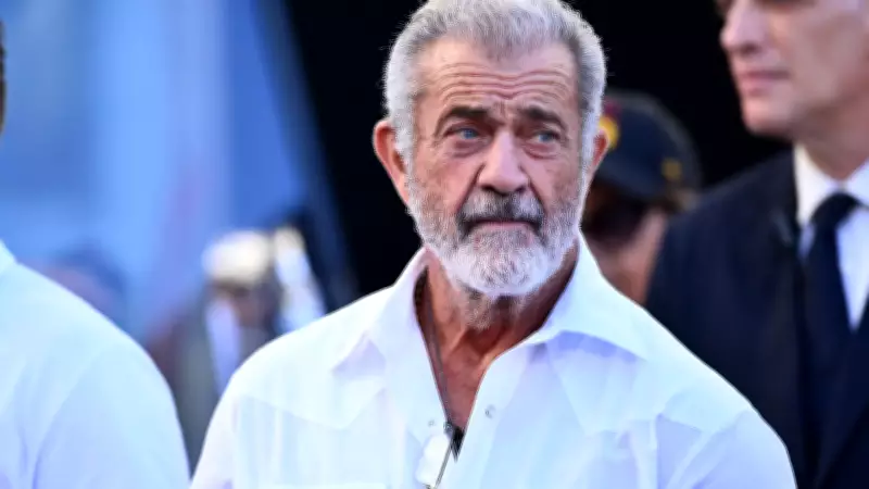 Mel Gibson é flagrado em romance com atriz italiana Antonella Salvucci em Roma