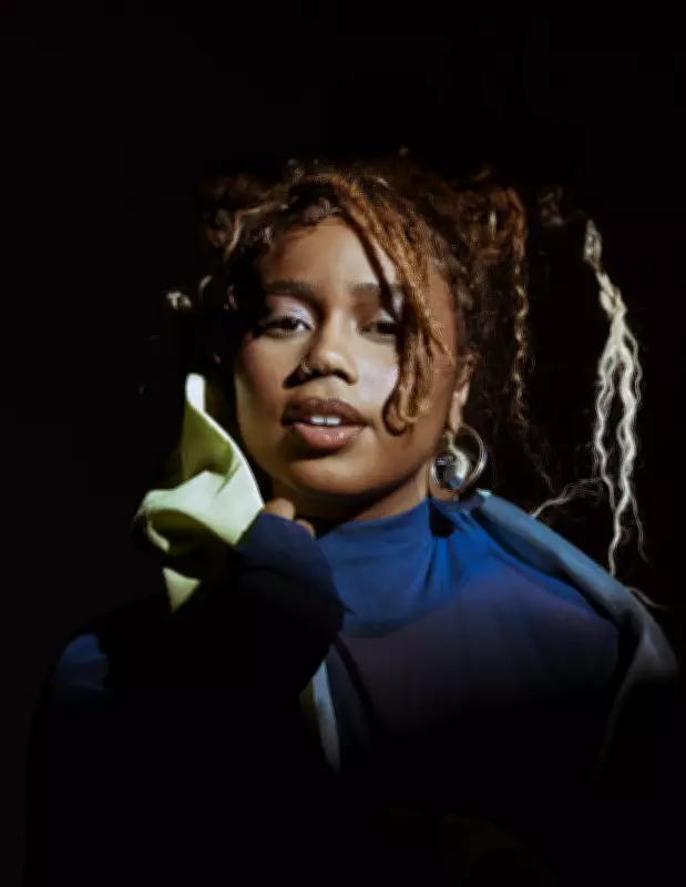 Melly lança segundo álbum de estúdio no fim de maio com produção autoral