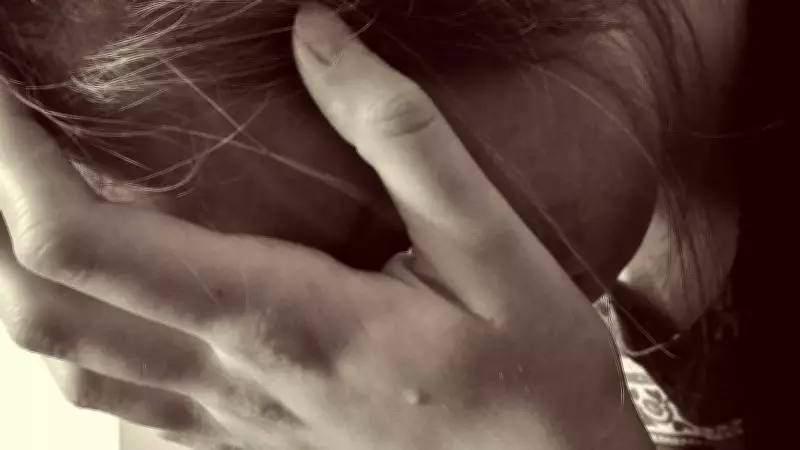 Menina de 12 anos denuncia estupro por oito menores no Rio