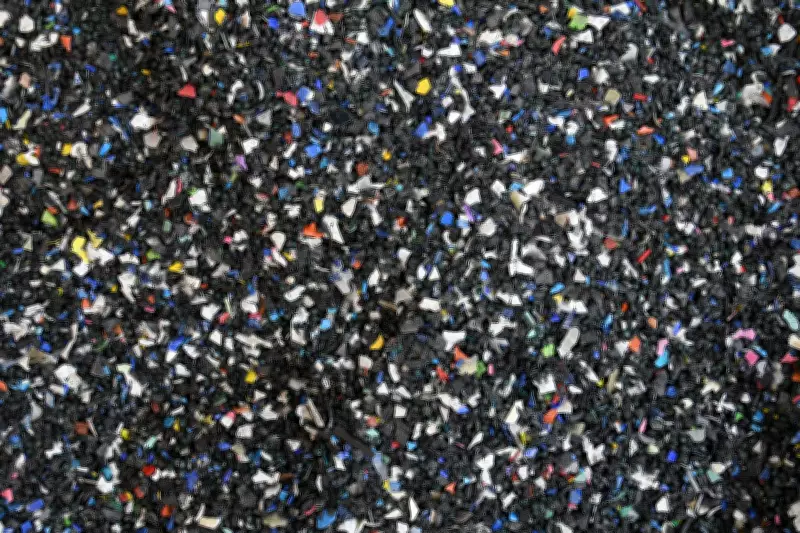 Microplásticos na atmosfera contribuem para aquecimento global, aponta estudo