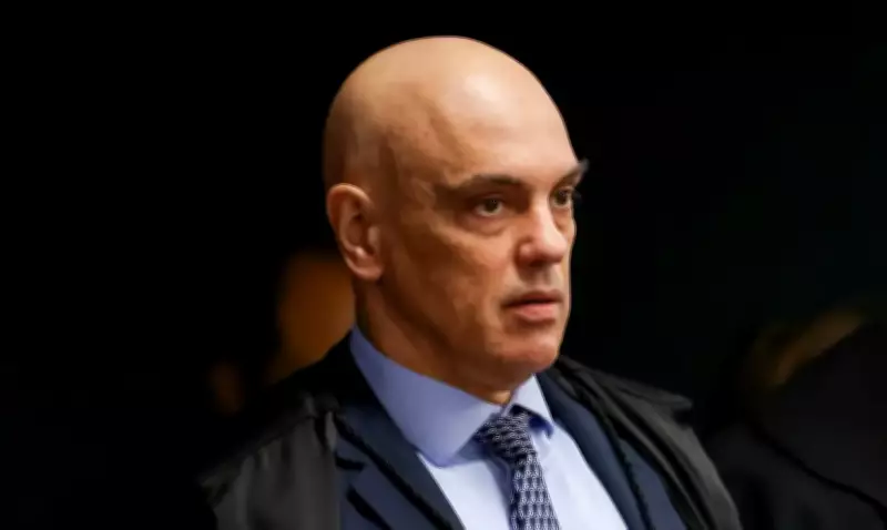 Moraes nega revisão de pena para Débora do Batom, condenada pelo 8/1