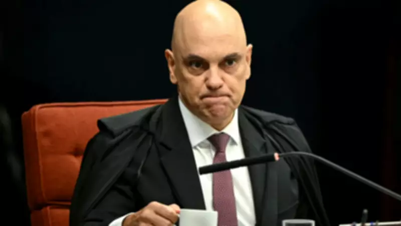 Moraes suspende lei que pode reduzir pena de Bolsonaro e réus do 8/1