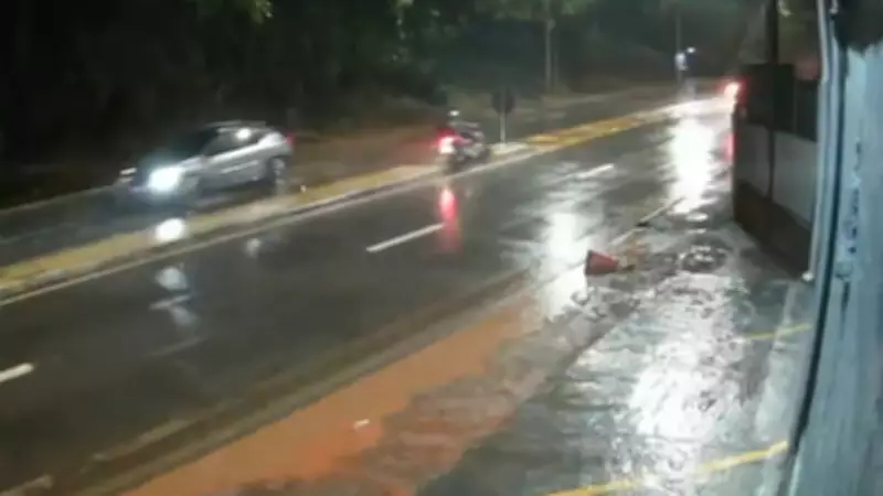 Motociclista morre ao colidir contra poste na Rodovia Monteiro Lobato