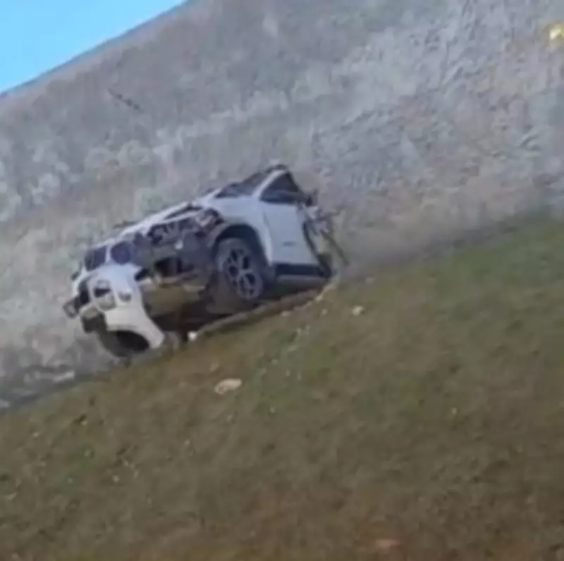 Motorista com CNH vencida perde controle de BMW e bate em muro de centro de saúde em BH