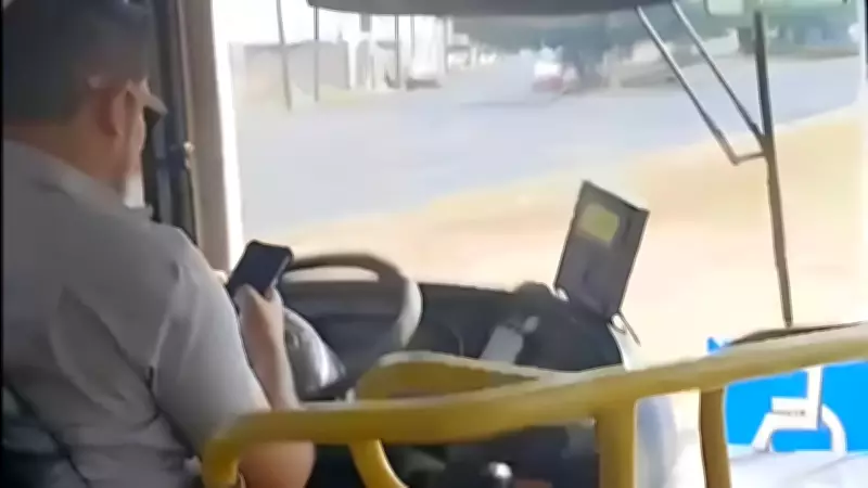 Motorista de ônibus é flagrado usando celular enquanto dirige em Uberlândia
