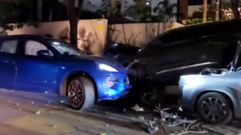 Motorista embriagado bate Porsche em quatro carros estacionados no Tatuapé