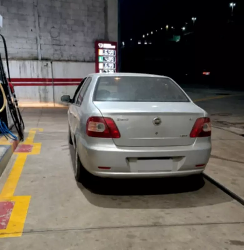 Motorista embriagado preso dirigindo carro furtado em Caratinga