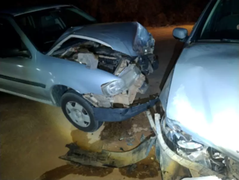 Motorista erra cálculo de distância e causa acidente com dois feridos em Descoberto