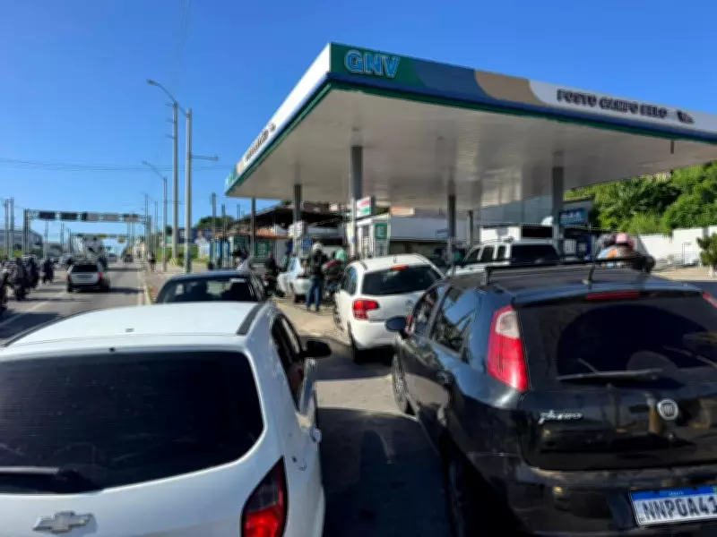 Motoristas enfrentam filas em postos com gasolina mais barata em Natal