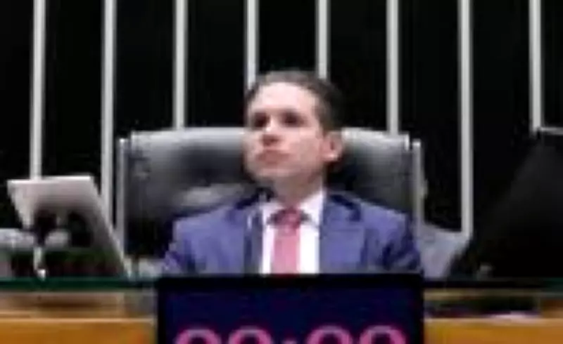 Motta freia expectativas de CPI do Master e cumprirá fila regimental