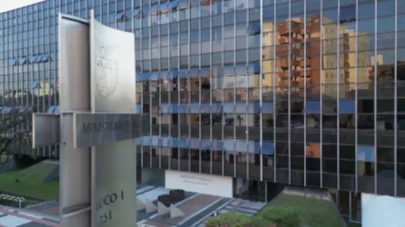 MP-PR aprova quatro novos penduricalhos para promotores e procuradores