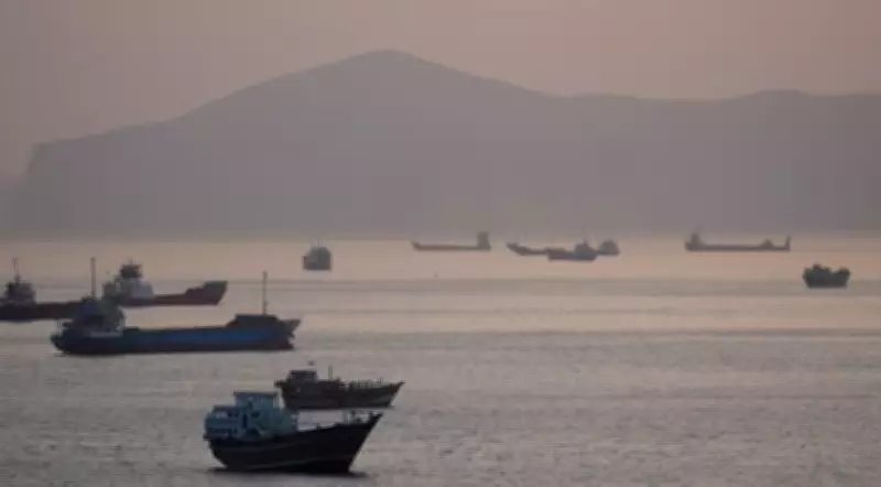 Mísseis iranianos atingem navio de guerra dos EUA no Estreito de Ormuz