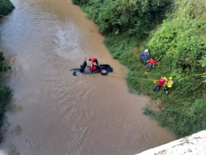 Mulher morre afogada após carro cair em rio em Canelinha (SC)