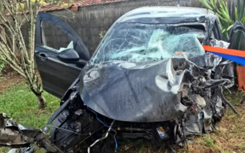 Mulher morre em grave acidente entre carro e carreta na BR-354 em MG