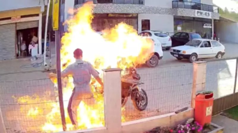 Mulher morre queimada ao tentar impedir filho de atear fogo em moto no ES