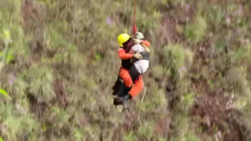 Mulher é resgatada de penhasco na Serra Rola-Moça após ser jogada por ex