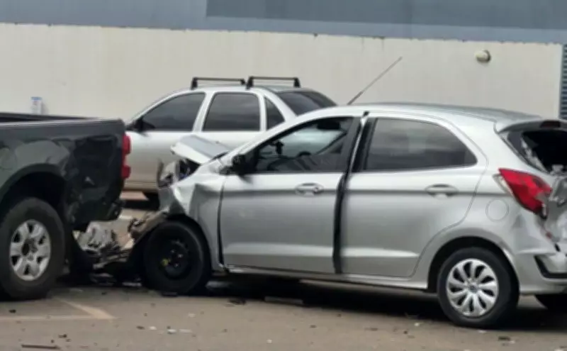 Mulher tem mal súbito e causa engavetamento com seis carros em Boa Vista