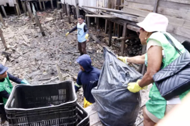 Mutirão remove mais de 10 toneladas de lixo e entulho da Vila da Barca, em Belém