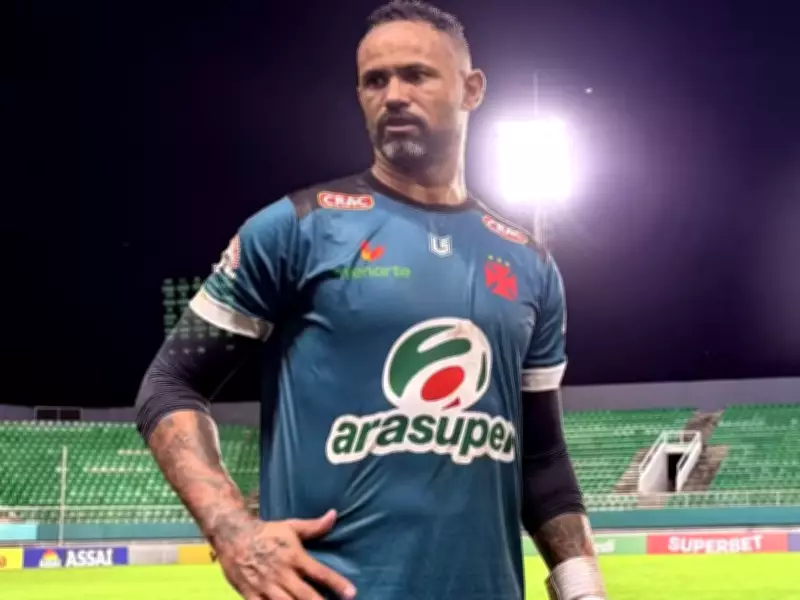 Na estreia do goleiro Bruno, Vasco-AC homenageia jogadores presos por estupro