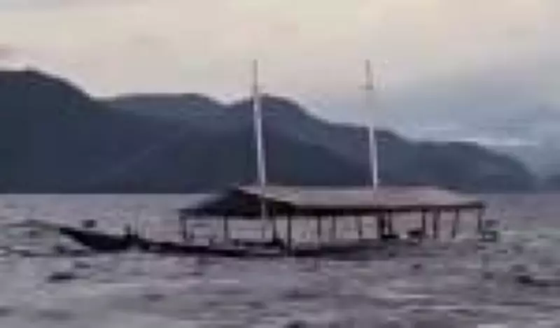 Naufrágio de escuna com 40 pessoas assusta turistas no litoral de SP