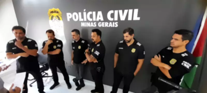 Ônibus e carreta pegam fogo após batida na BR-251 com mortos e feridos no Norte de MG