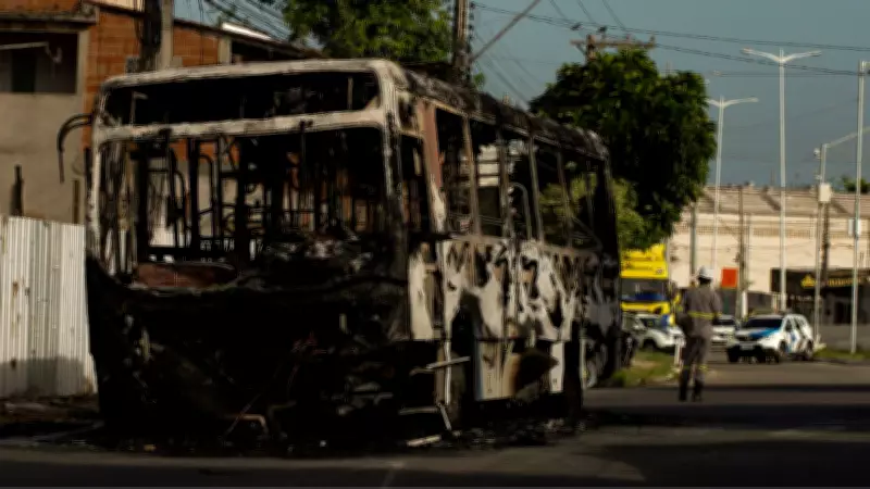 Ônibus é incendiado em Vila Velha após morte de jovem em confronto com a PM