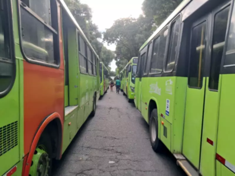Ônibus param em Teresina; trabalhadores pedem reajuste salarial de 12%