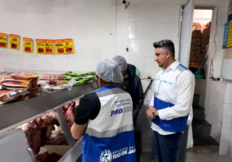 Operação descarta 130 kg de alimentos impróprios em mercados de Teresópolis