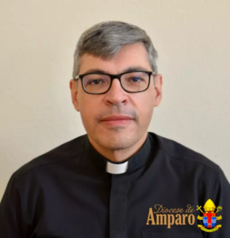 Padre condenado a 6 anos por violação sexual contra adolescente é afastado