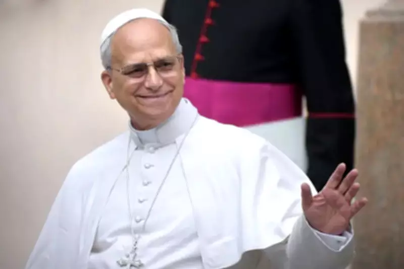 Papa Leão 14: estilo contrasta com Francisco e resgata tradições papais