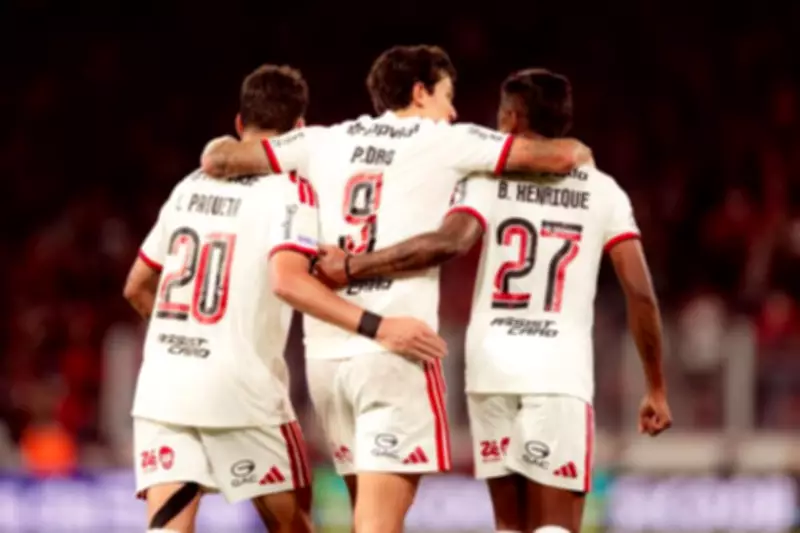 Pedro marca no fim, e Flamengo busca empate com Athletico-PR na Arena da Baixada