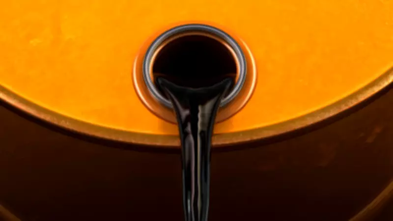 Petróleo cai abaixo de US$ 100 com expectativa de acordo entre EUA e Irã