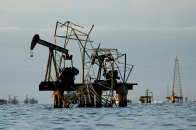 Petróleo mantém alta com guerra entre EUA e Irã; Brent vai a US$ 112