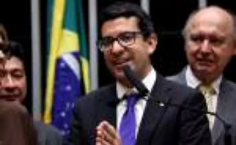 PF apreende celular de deputado em operação sobre superfaturamento de castração animal