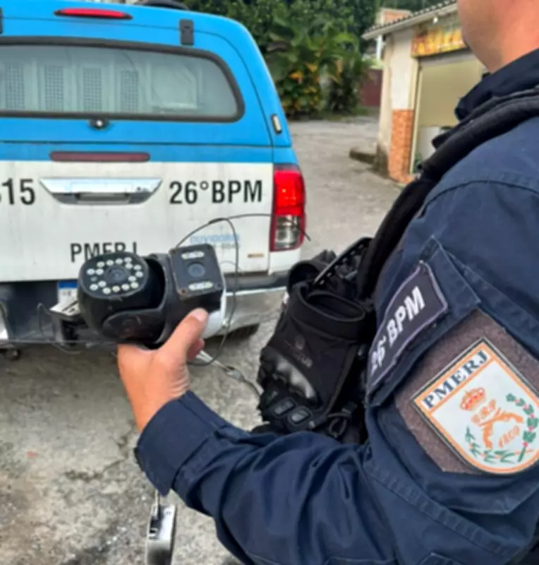 PM apreende câmera usada por tráfico para monitorar polícia em Petrópolis