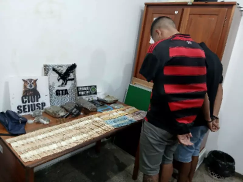 Polícia apreende drogas, revólver e R$ 5,3 mil com dois homens em Macapá