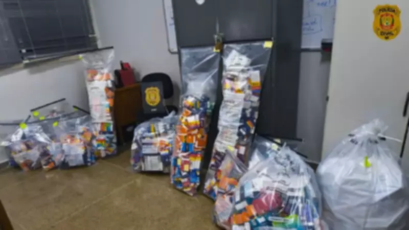 Polícia prende 2 gestores de drogaria e apreende 1.247 remédios irregulares no DF