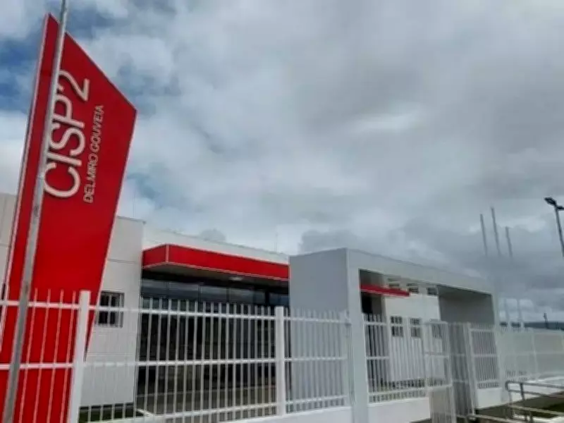 Policial civil preso suspeito de matar dois colegas dentro de viatura em Alagoas