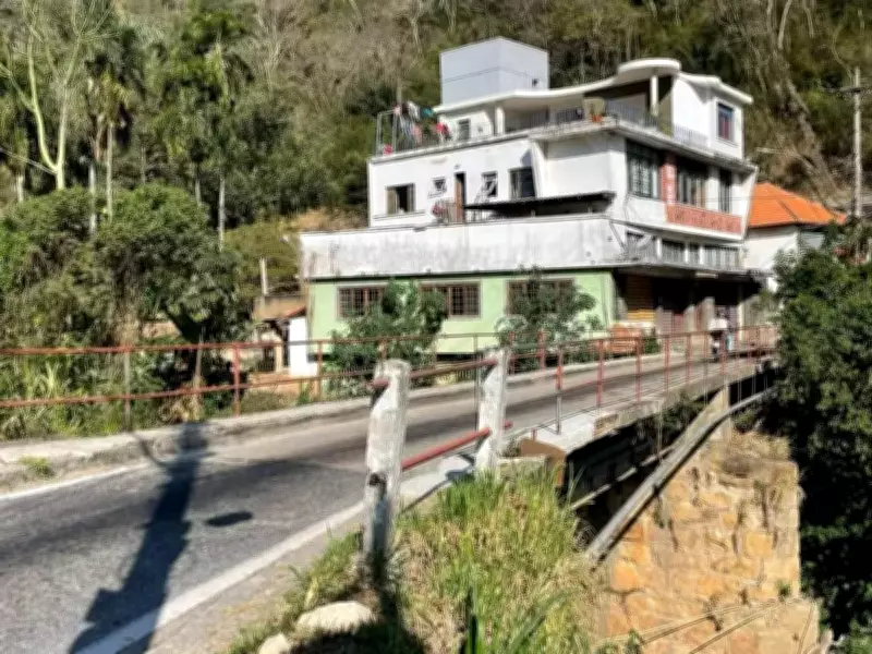 Ponte do Arranha-Céu interditada para intervenção elétrica em Petrópolis