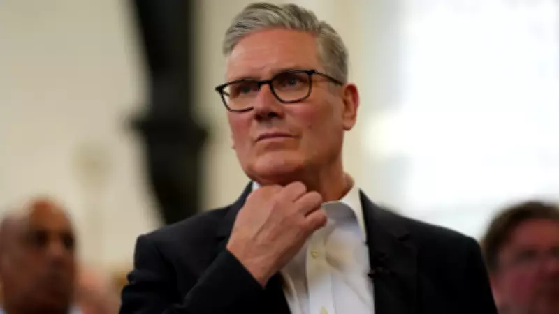 Pressão sobre premiê britânico Keir Starmer cresce após derrota eleitoral