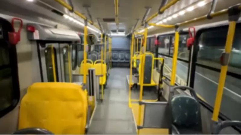 Primeira madrugada com ônibus 24h em São José tem movimento baixo