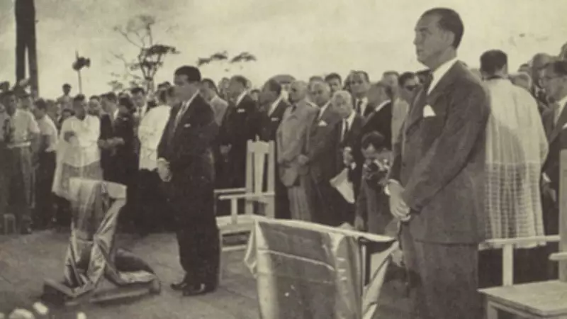 Primeira missa de Brasília: 15 mil pessoas e discurso de JK em 1957