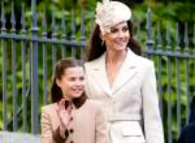 Princesa Charlotte: elegância herdada de Kate Middleton em novo retrato