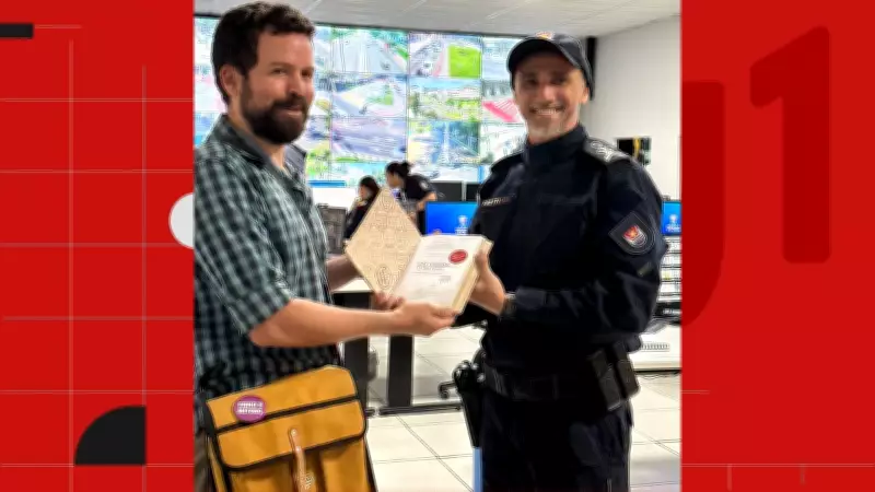 Professor recupera bolsa com tese de doutorado perdida há um mês em Vitória