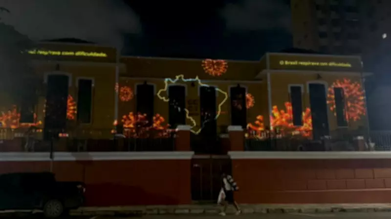 Projeção em Manaus homenageia vítimas da Covid-19 e marca Dia Nacional
