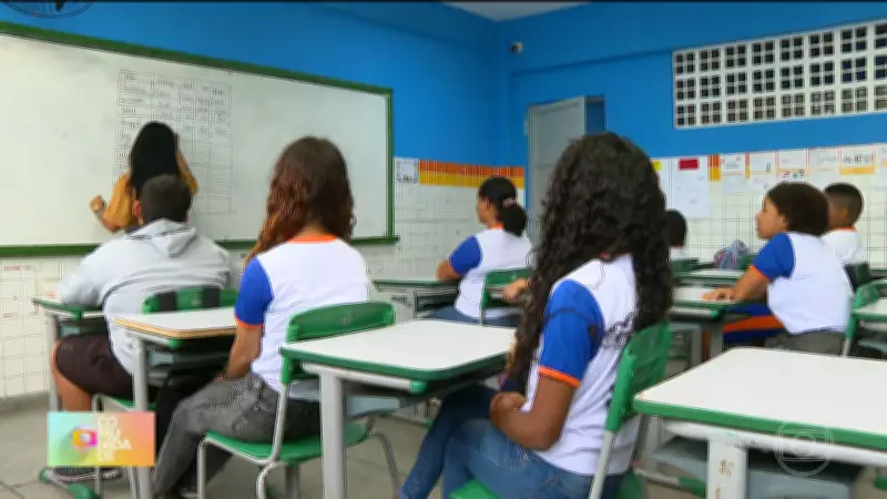 Projeto ensina educação financeira a alunos em Queimados